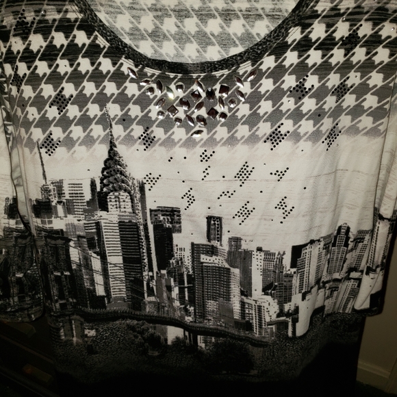 Top - Picture 2 of 3